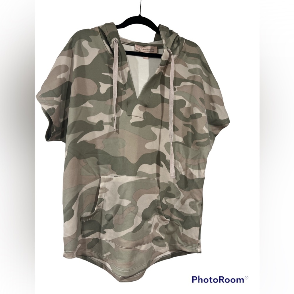 Philosophy Camo short sleeve hooded shirt- size Small- very gently used